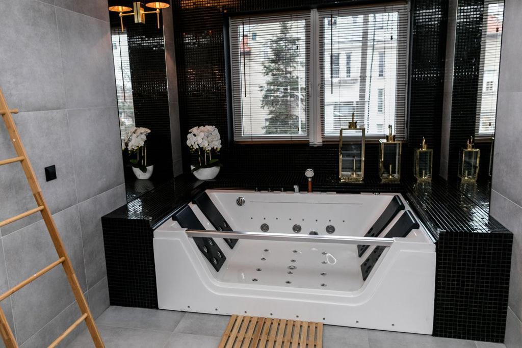 Apartment Z Prywatnym Jacuzzi - Bezplatny Parking - Ogrod *